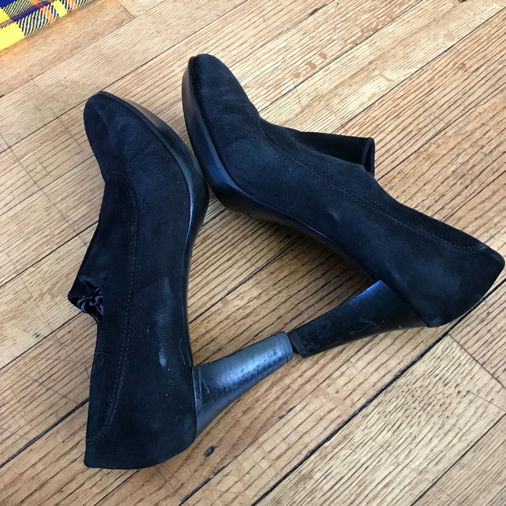 Aquatalia Black Suede Slip On Bootie Heels - Picture 4 of 7